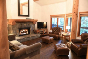Ski In/Ski Out Luxury Home w/ jacuz/ fireplace